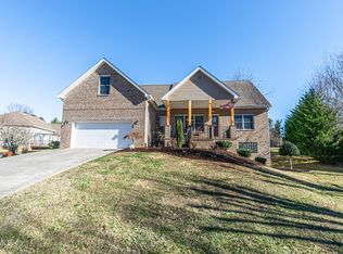 406 Glen Oaks Dr, Johnson City, TN 37615