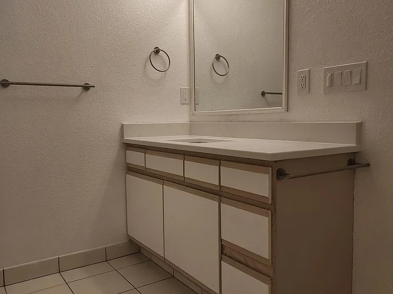 979 Plymouth Dr NE — Photo 26
