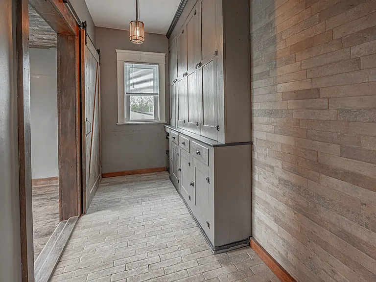 4252 Hartland Rd — Photo 9