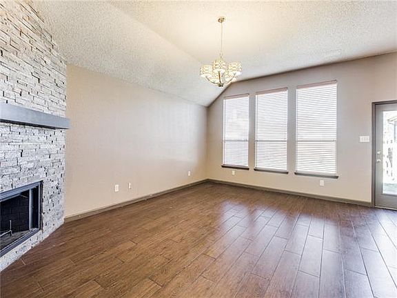 5th image of 1521 Broadmoor Dr