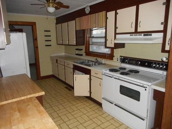 3rd image of 216 N Lee St