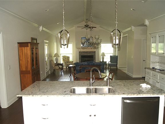 4th image of 2500 Fallow St
