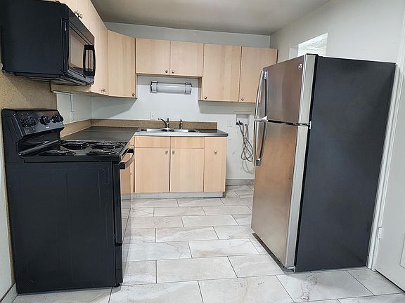 2nd image of 2590 W Robin Rd