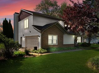 5634 Pebble Ridge Ct, Ann Arbor, MI 48108