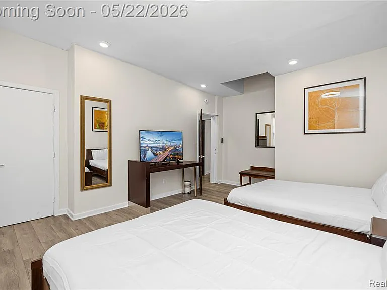 213 1/2 N Main St #ANN — Photo 28