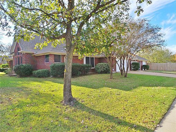 2nd image of 611 Brussels Dr