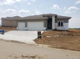 9412 Aurora St, Lenexa, KS 66220