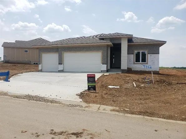 9412 Aurora St, Lenexa, KS 66220
