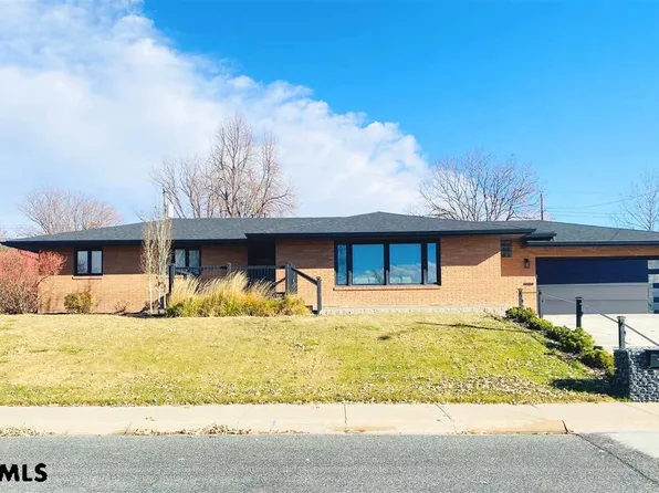 3517 Skyline Dr, Scottsbluff, NE 69361