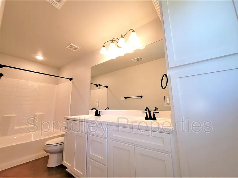 206 Juniper Dr #B — Photo 9