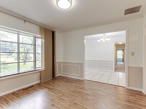 4th image of 21 Lancaster Ln