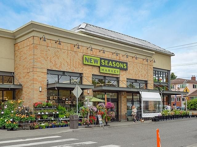 Walk to New Seasons