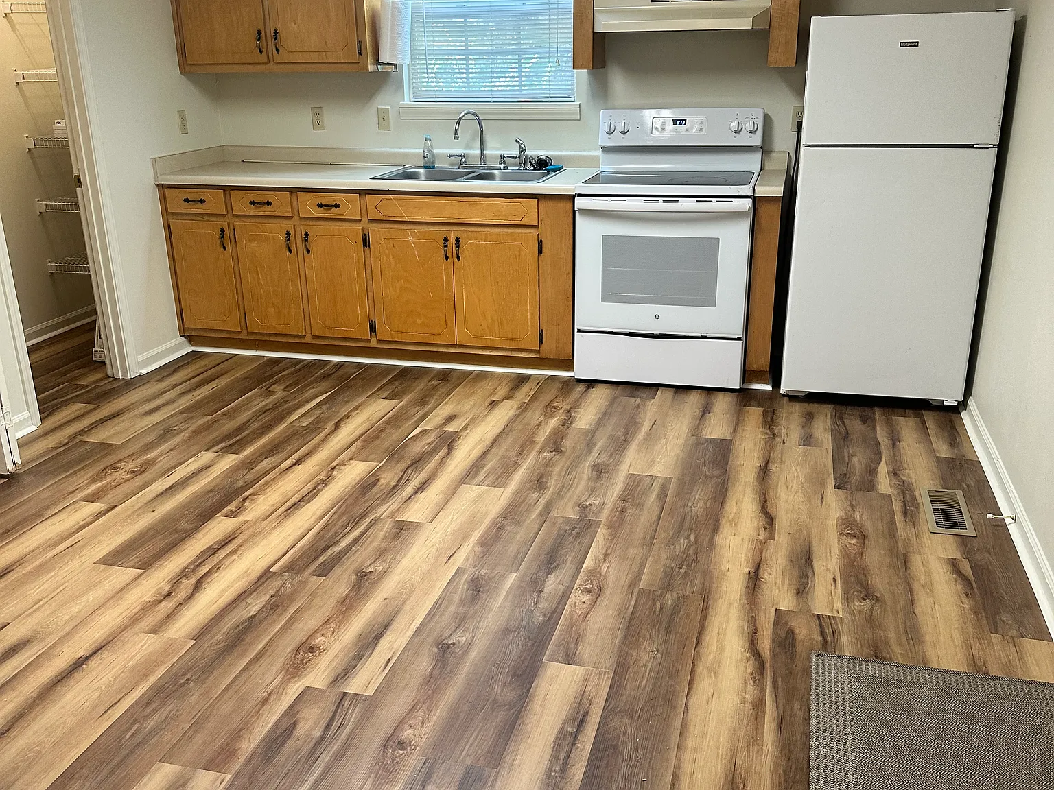 2 bed, 1.5 bath, 1200 sqft, $1,400 — Photo 4
