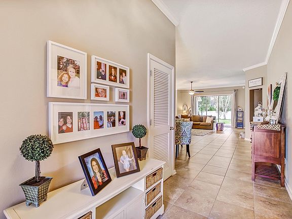 4th image of 909 Rose Garden Ct