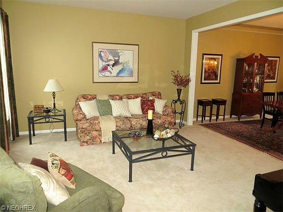5th image of 460 Butterfield Cir