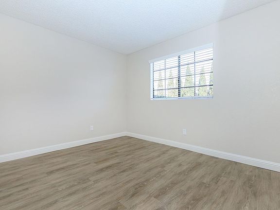 5th image of 945 Hollister St APT 5