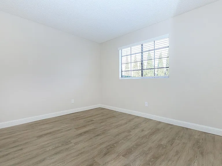 Hollister Creek Apartments — Photo 19