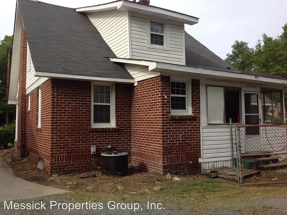2nd image of 1224 E Sprague St