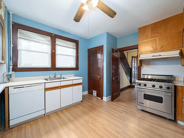 351 Somerset St — Photo 7