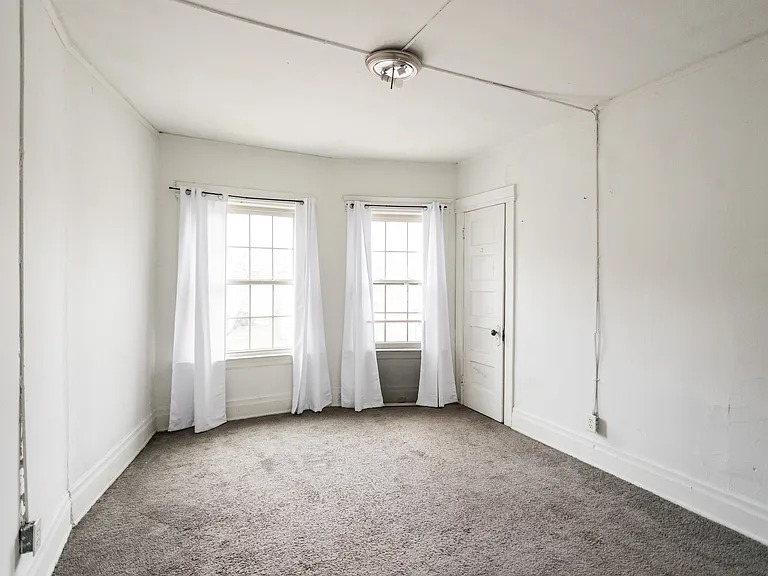 1195 Clark St — Photo 16