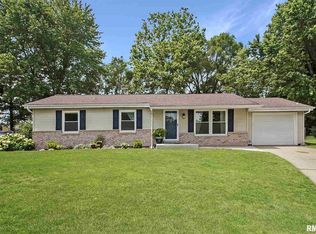 1021 W Woodbine Dr, Chillicothe, IL 61523