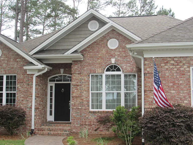 1271 Greenbriar Dr — Photo 2