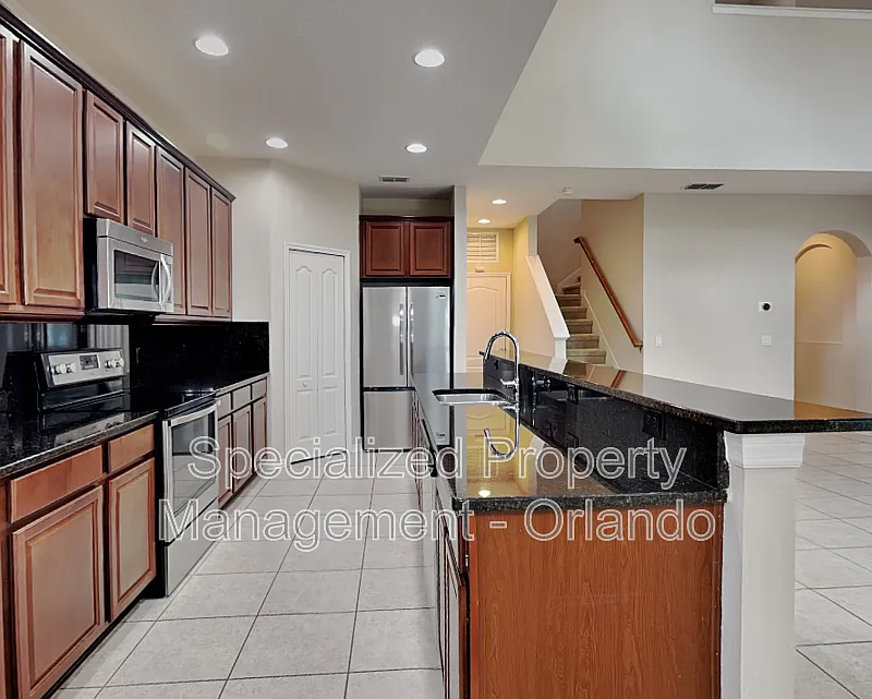 5 bed, 3.5 bath, 3289 sqft, $3,099 — Photo 3