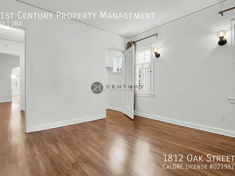 1812 Oak St — Photo 18
