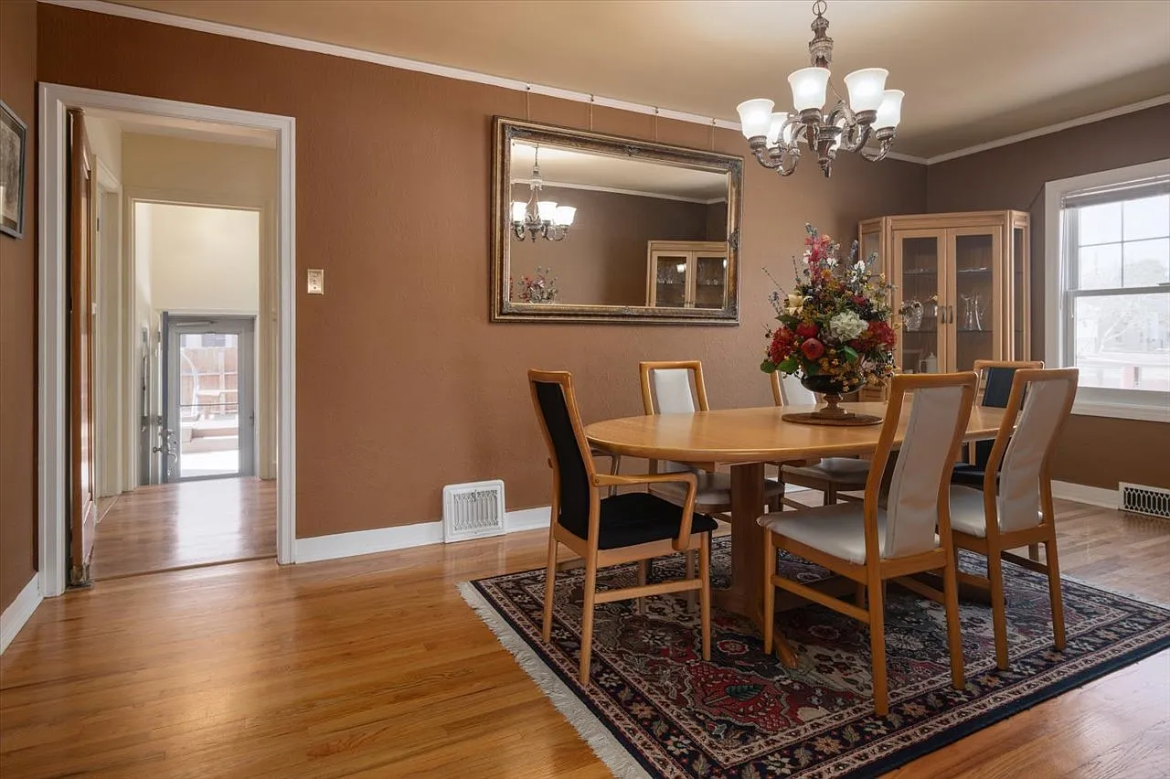 3 bed, 2472 sqft, $2,700 — Photo 4