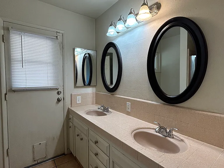 6053 N Flora Ave — Photo 6