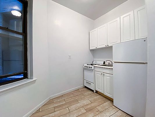 3rd image of 336 E 90th St APT 2C