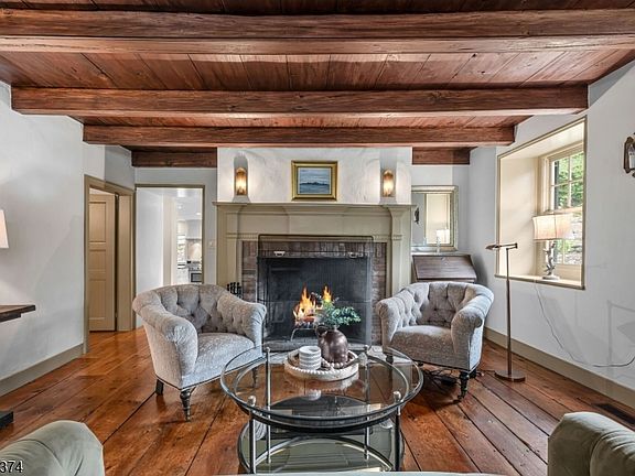 4th image of 605 E Saddle River Rd