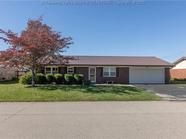 203 Woodland Frst, Winfield, WV 25213