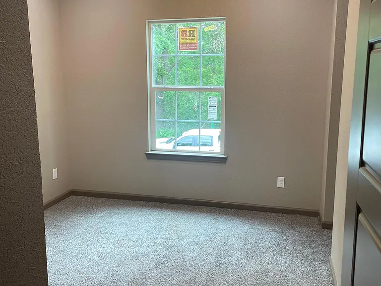 2220 N Moore Ave — Photo 2