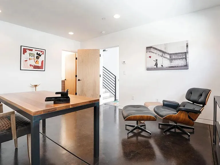 3235 Louise St — Photo 7