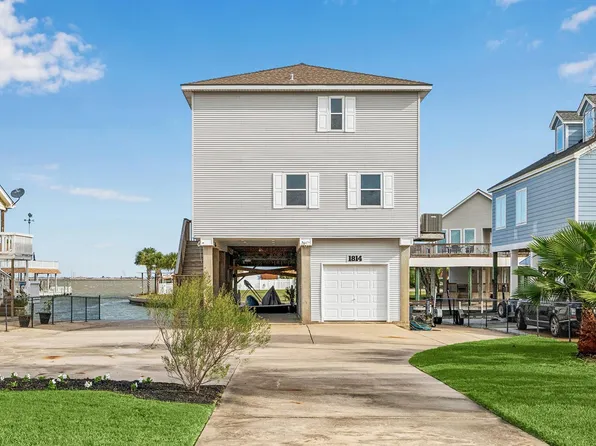 1814 Tiki Dr, Tiki Island, TX 77554
