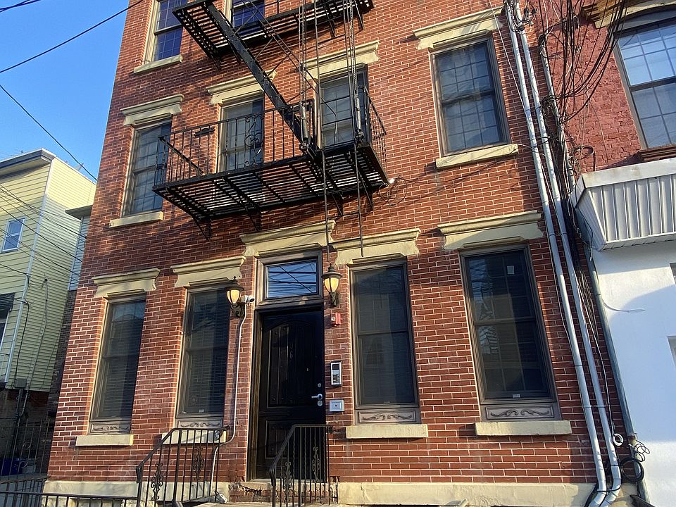 1st image of 96 Bowers St #2R
