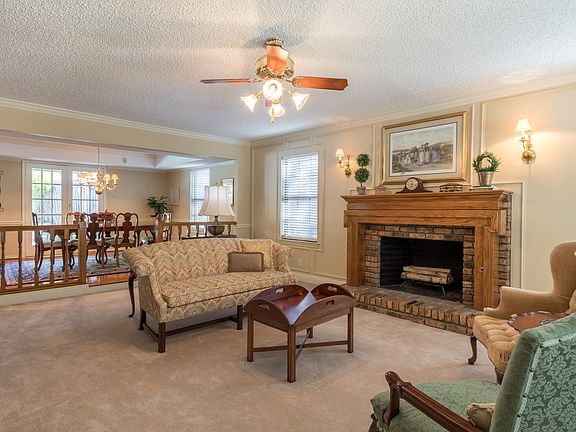 3_6118NorfolkDr-21-Copy.jpg