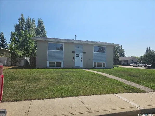 8992 Panton Avenue, North Battleford, SK S9A 3J9