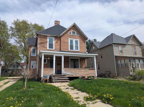 1123 S Carroll Ave, Freeport, IL 61032