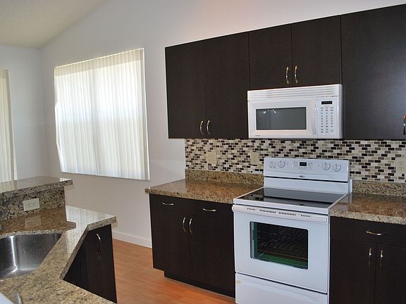 3rd image of 740 Sand Creek Cir