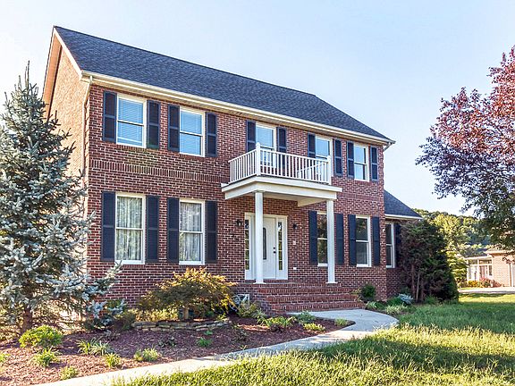4th image of 125 Peppertree Dr