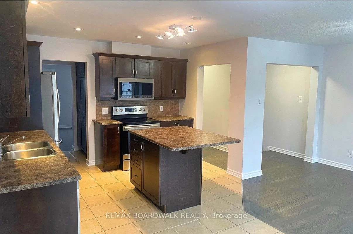 4 bed, $2,500 — Photo 3