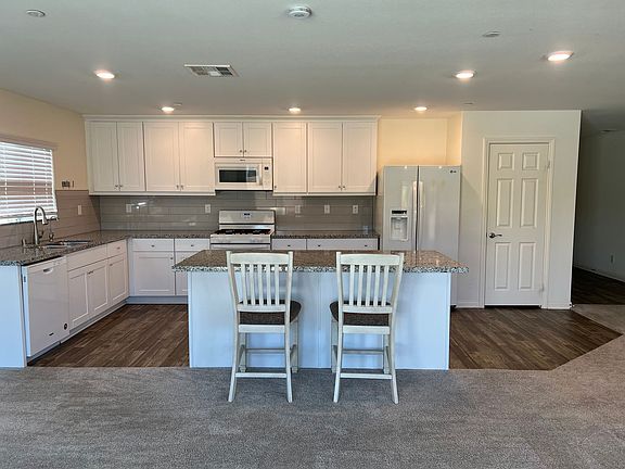 5th image of 44665 Aspen St