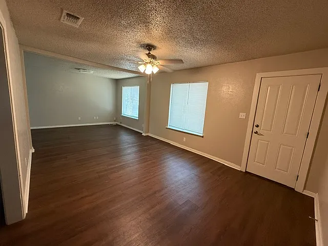 living room / dining room - 1519 Lindsey St