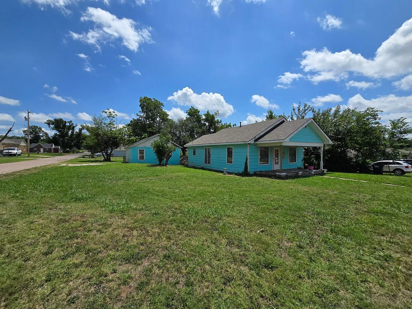 Charming 2 bedroom, 1 bathroom home — Photo 4