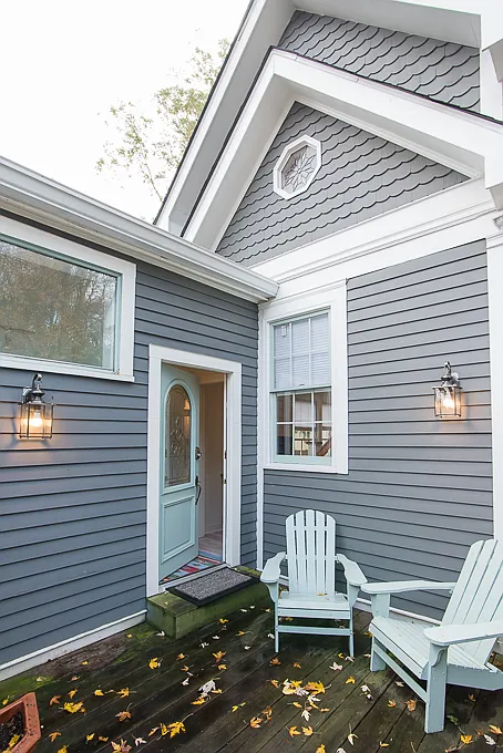 825 Ashland Ave NE — Photo 1