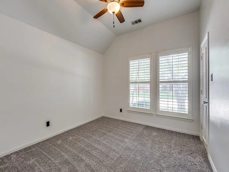 4684 Old Pond Dr — Photo 9
