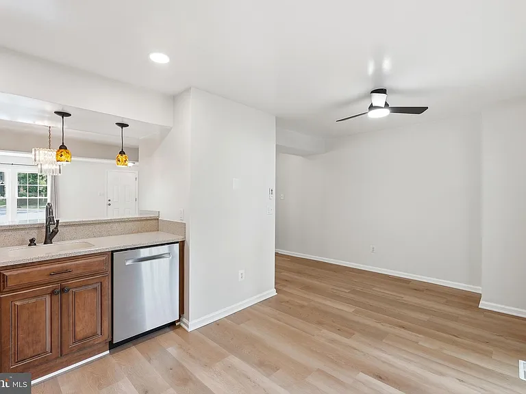 7691 Northern Oaks Ct — Photo 12