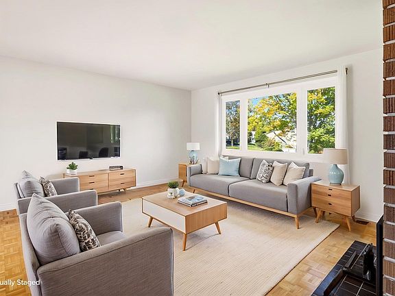 4th image of 83 Ancaster Ct